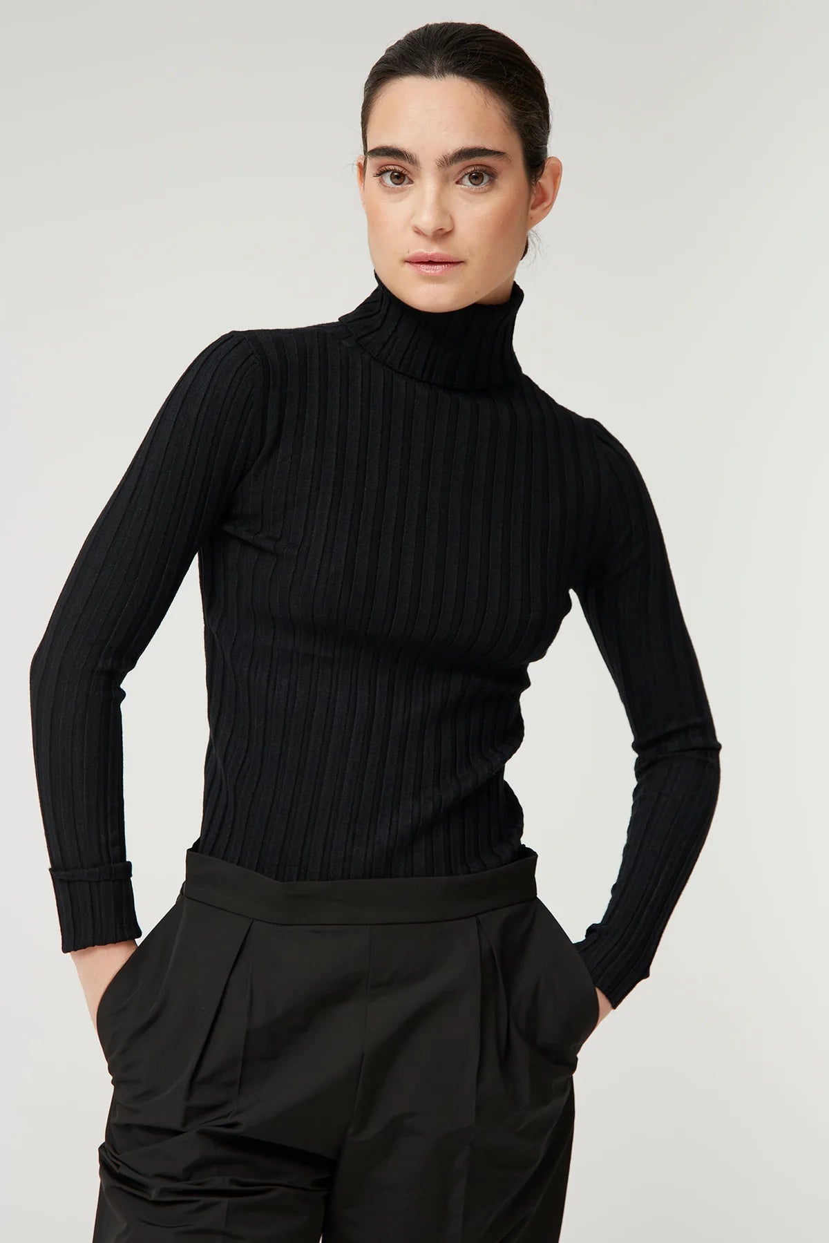 HIGH-SIZED BLACK CANALE SWEATER