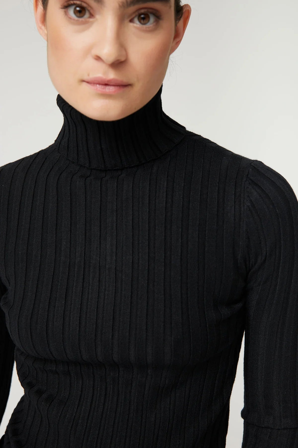HIGH-SIZED BLACK CANALE SWEATER