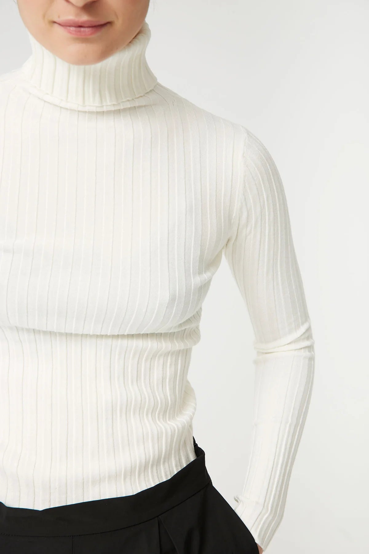 WHITE CANALE HIGH-SIZE SWEATER