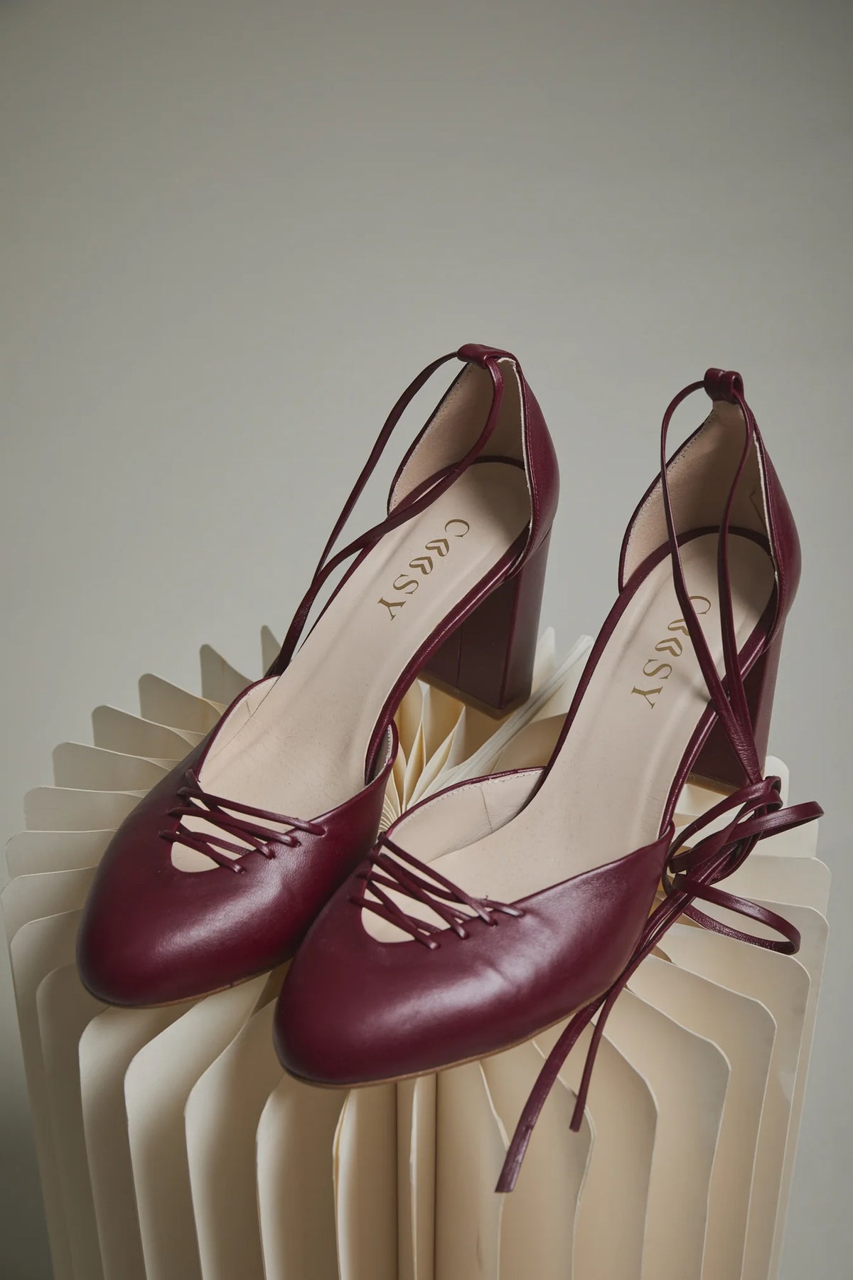 ZAPATO LAZADA BURDEOS
