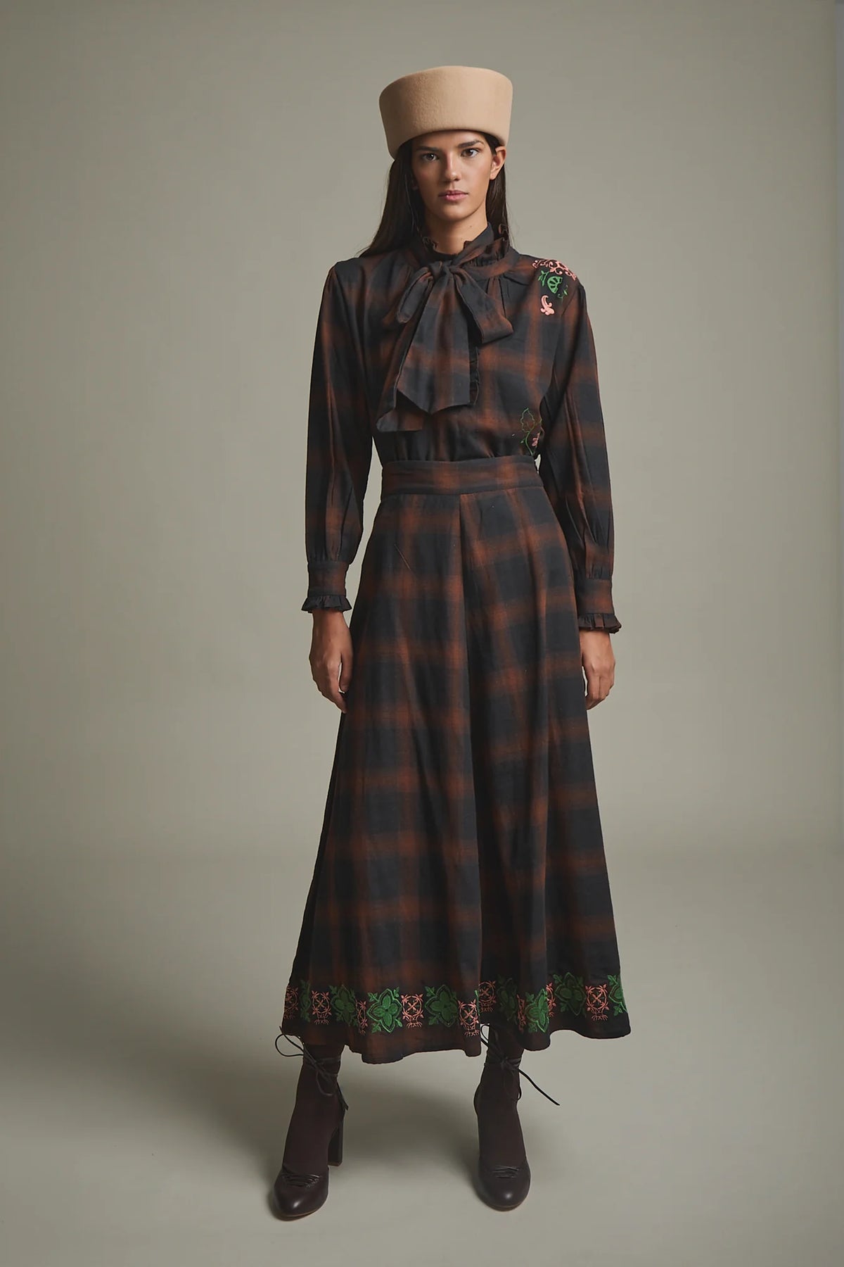 FALDA ZURI MARRON