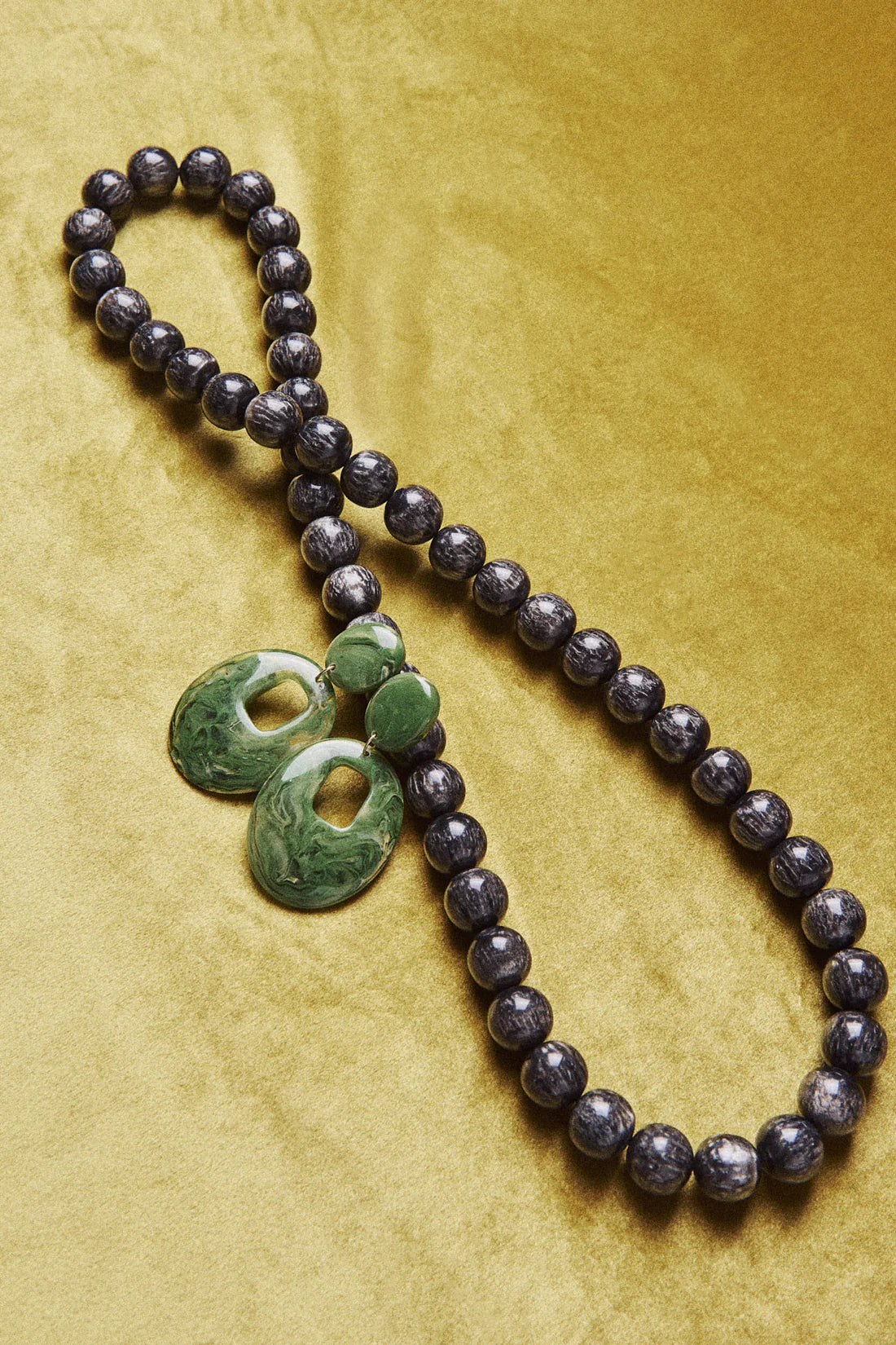 COLLAR AUREA NEGRO