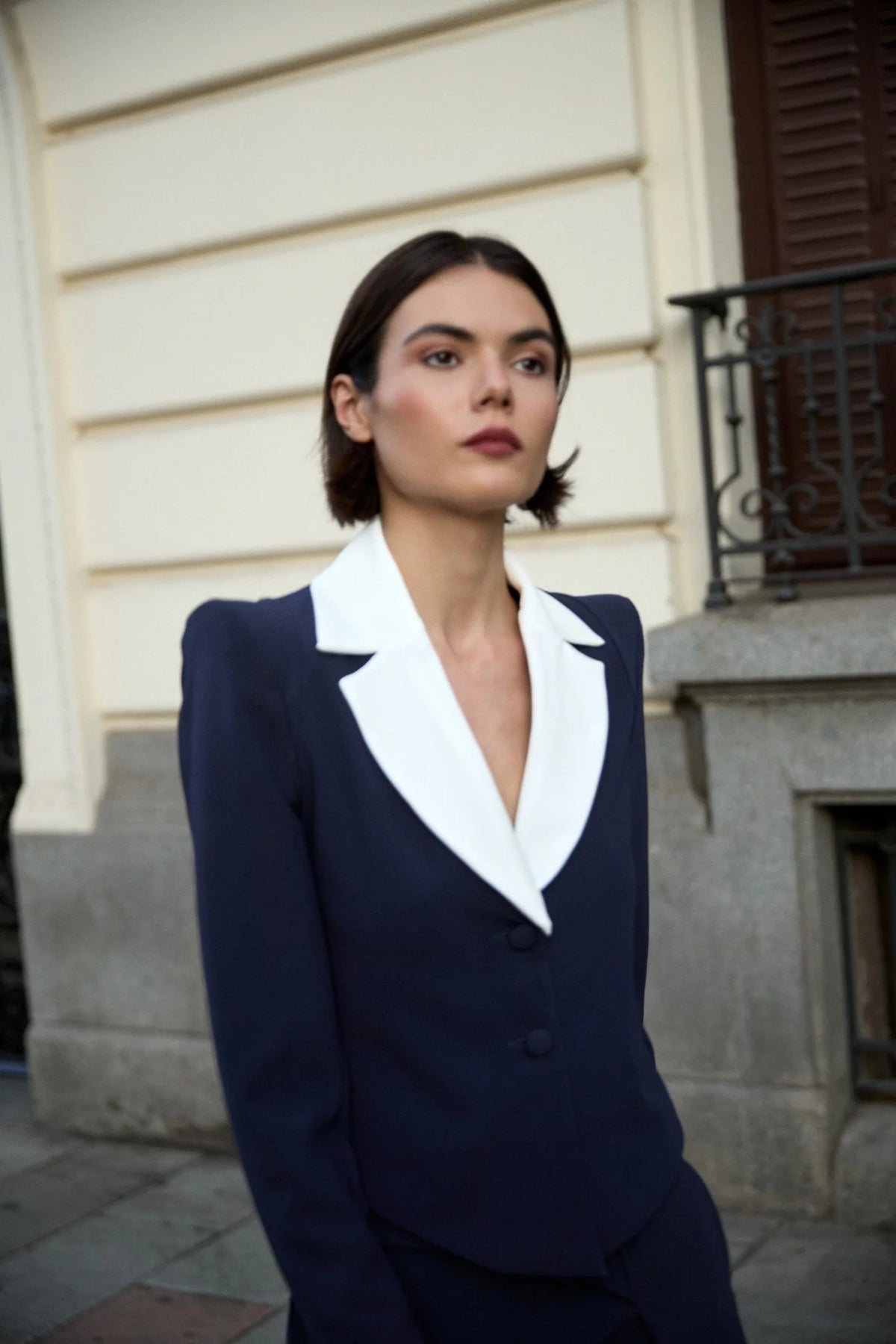 NAREN NAVY/WHITE BLAZER