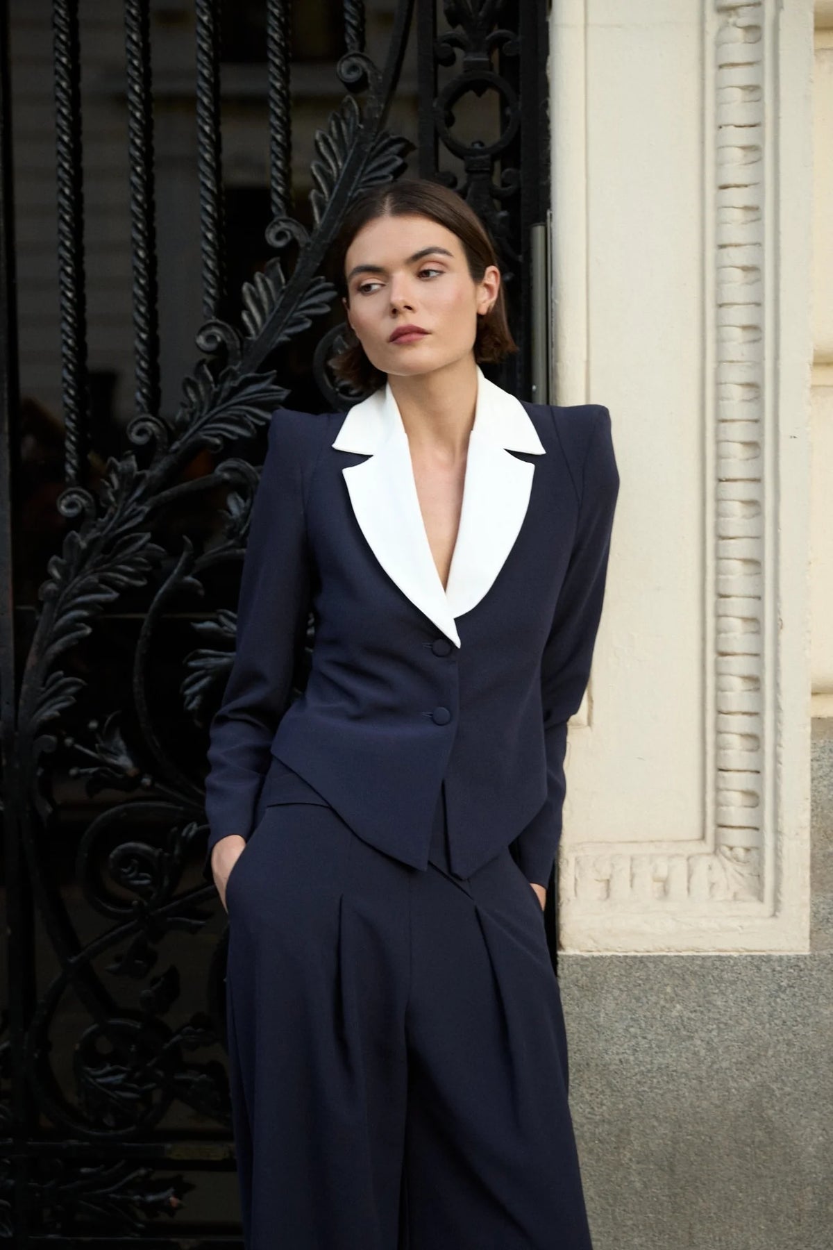 NAREN NAVY/WHITE BLAZER