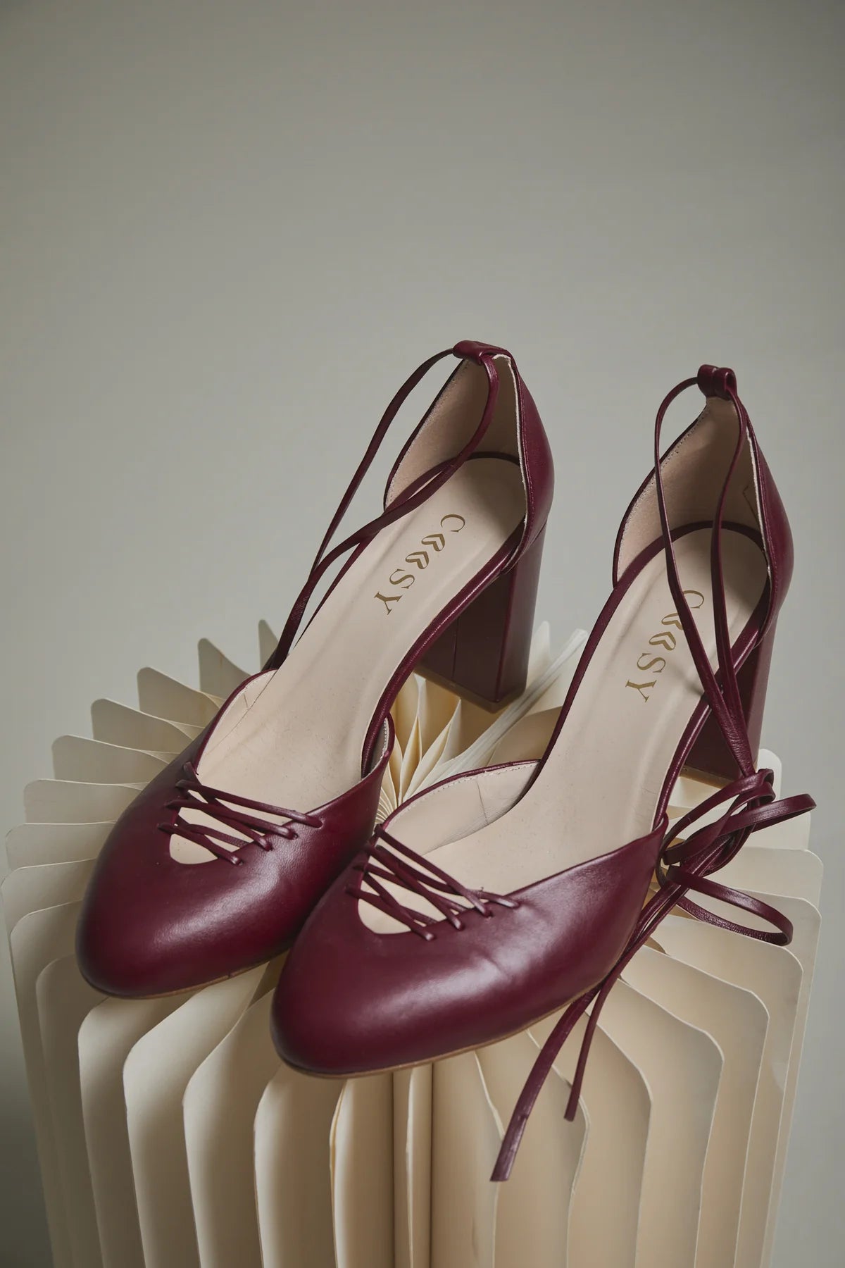 ZAPATO LAZADA BURDEOS